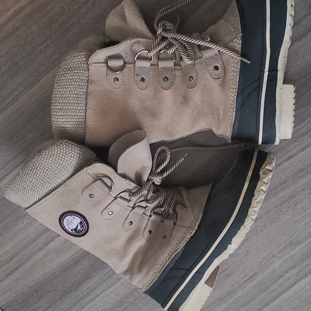 Winter boots Size 8
